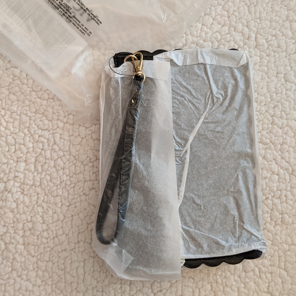 VS 🥳 HP Cutout Wristlet - Picture 5 of 5